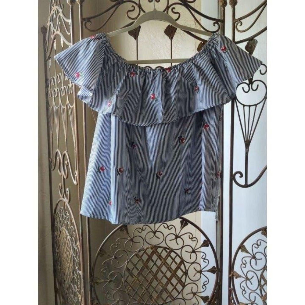 Girl Evolution Women's Blue and White Stripe Top‎ with Roses Size Medium
